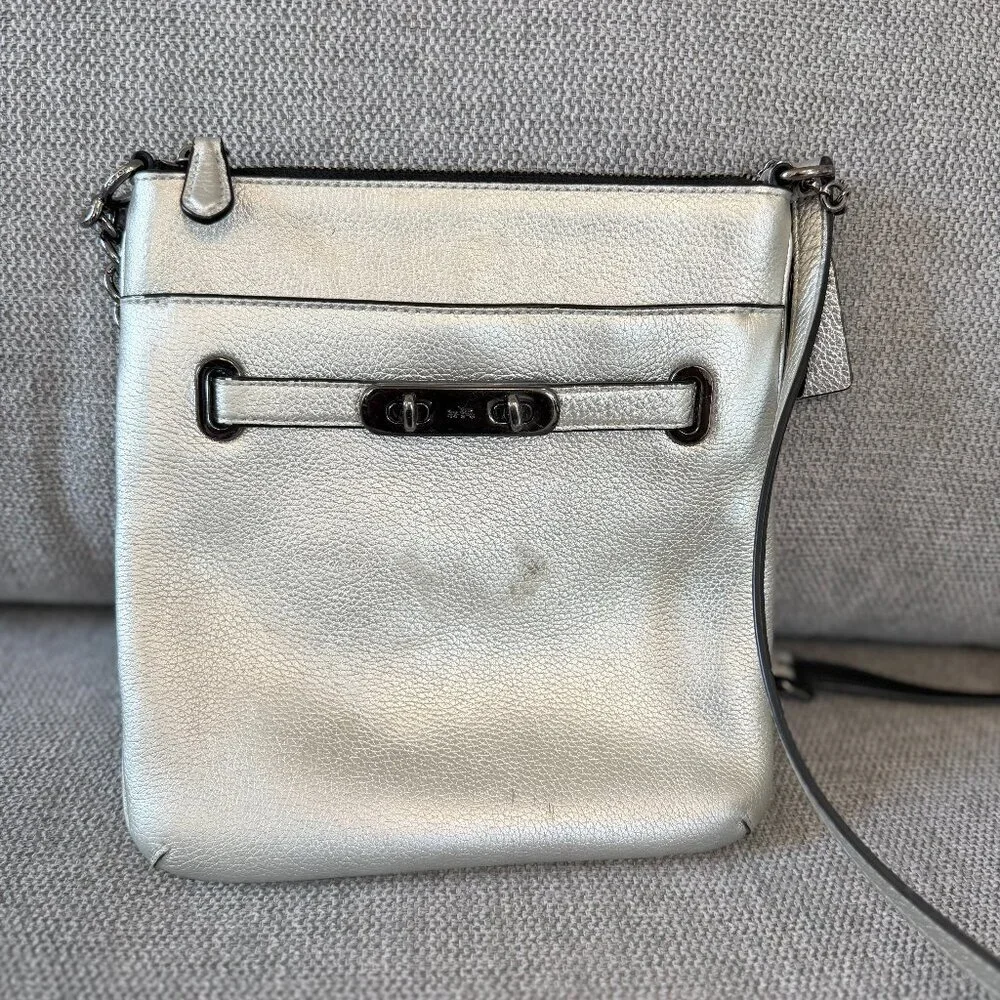 πβ¨ Coach Metallic Silver Pebbled Leather Crossbody Bag β¨π - Picture 1 of 10
